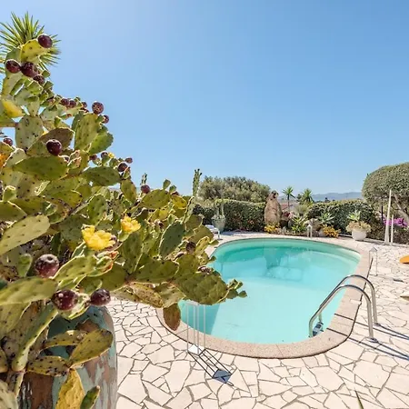Апартаменти Garden - Shared Pool & Designer Interiors Ольбія