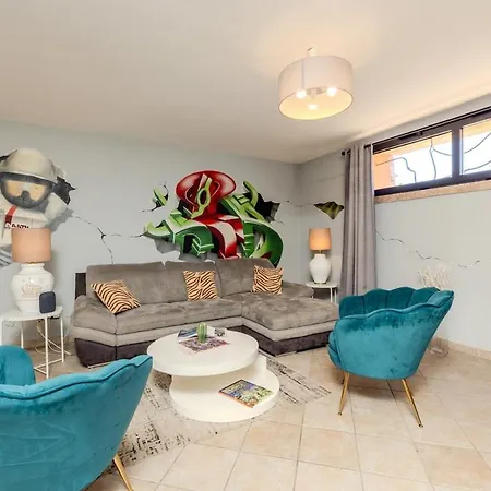 Апартаменти Garden - Shared Pool & Designer Interiors
