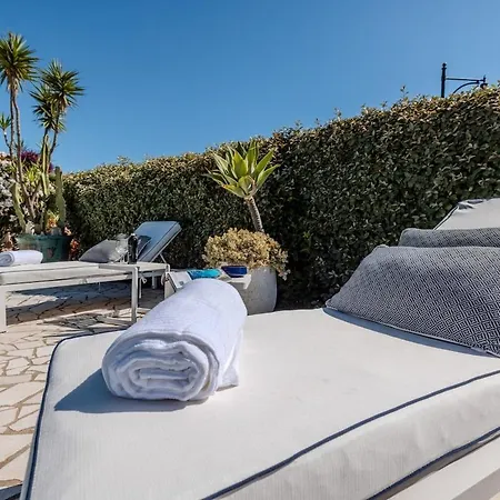 Garden - Shared Pool & Designer Interiors *