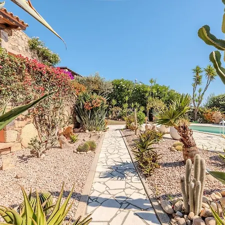 Garden - Shared Pool & Designer Interiors