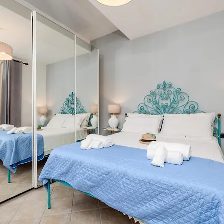 Garden - Shared Pool & Designer Interiors Апартаменти Ольбія